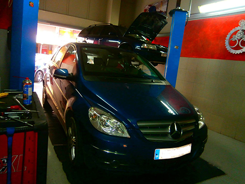 Service MERCEDES A180